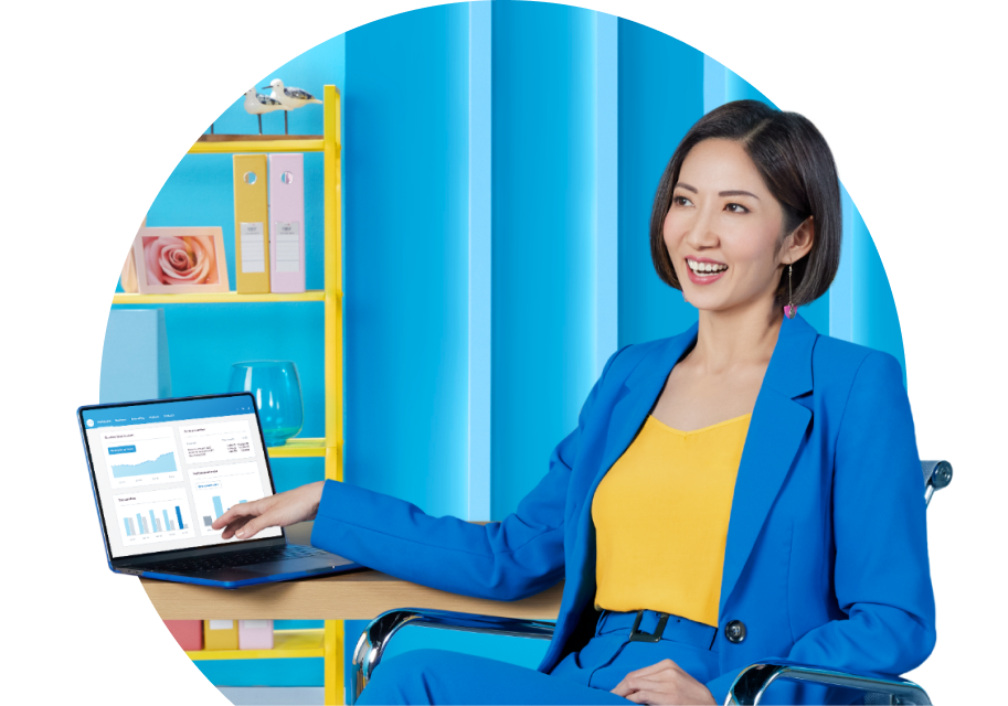 A Singaporean lady using a laptop with Xero accounting software on the screen