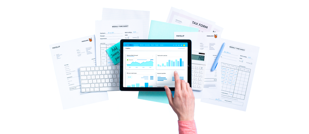 A customer navigates Xero’s invoice and accounting software using a touchscreen tablet, replacing time-consuming paperwork. 