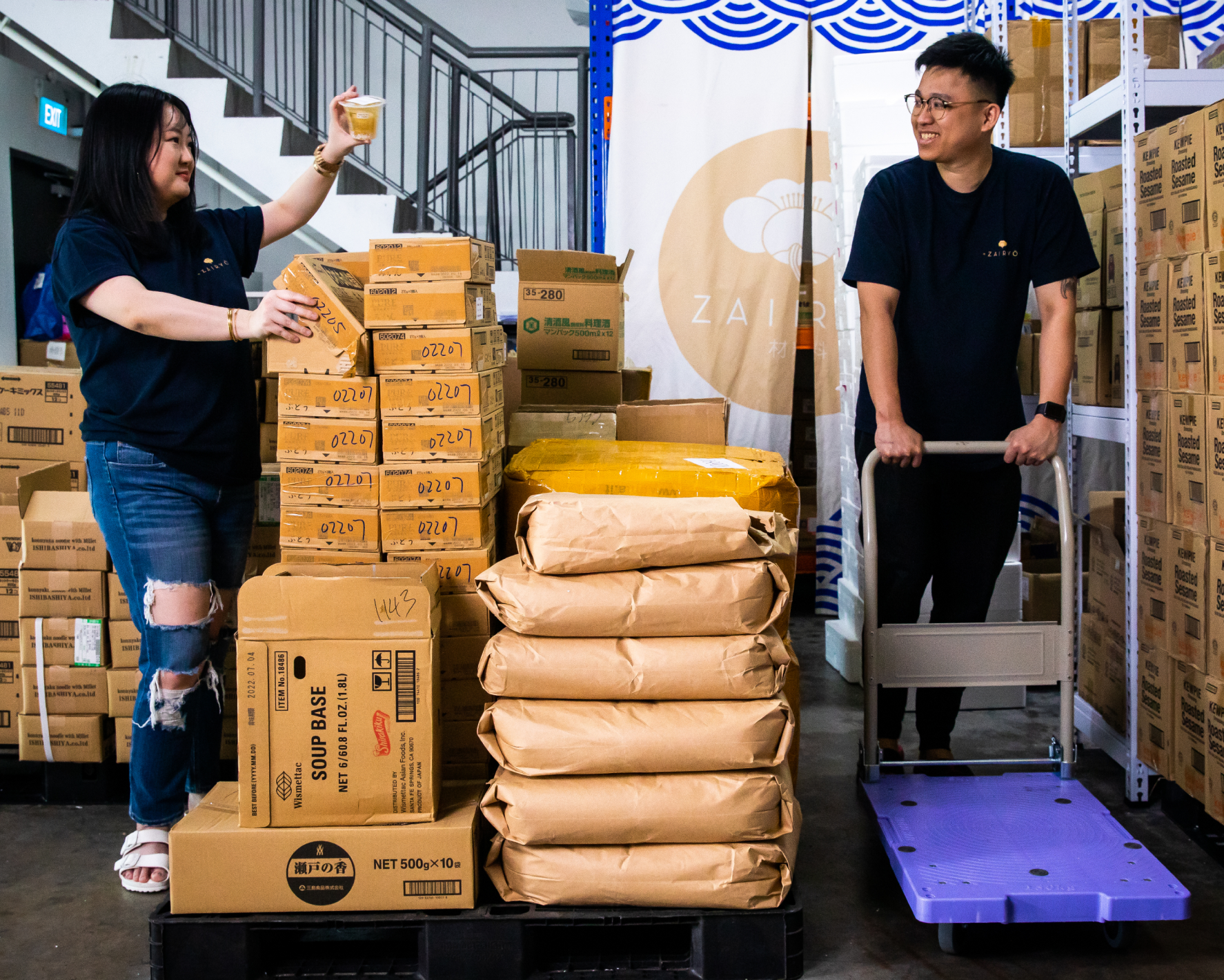 The Zairyo team in a warehouse with products.